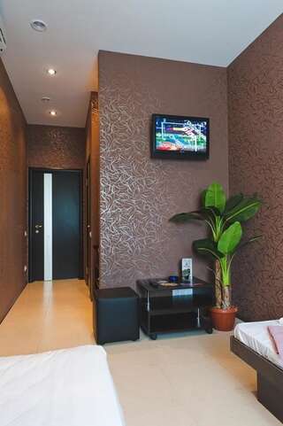 Отель Hotel 8th Mile Днепр Двухместный номер с 2 отдельными кроватями-3