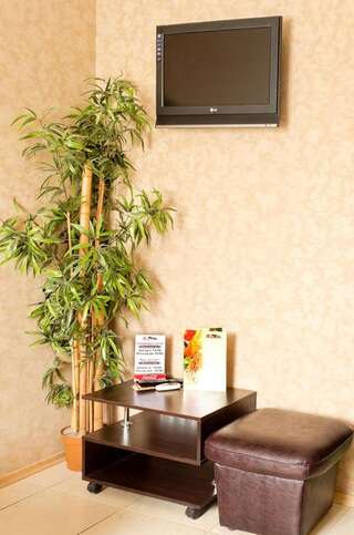 Отель Hotel 8th Mile Днепр Двухместный номер с 2 отдельными кроватями-6