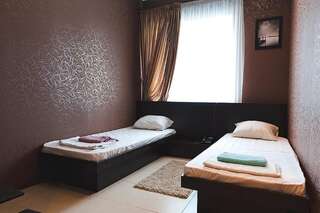 Отель Hotel 8th Mile Днепр Двухместный номер с 2 отдельными кроватями-1