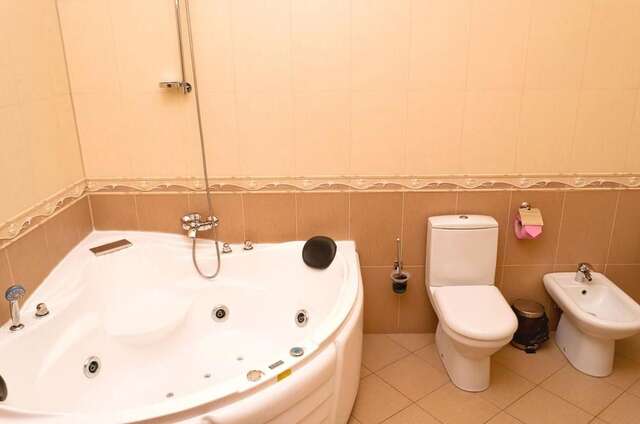 Отель Hotel 8th Mile Днепр-38