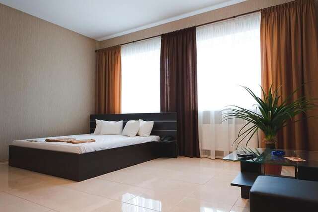 Отель Hotel 8th Mile Днепр-8